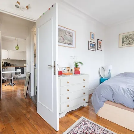 Апартаменты Vibrant Parisian-style 1bd Apartmentla
