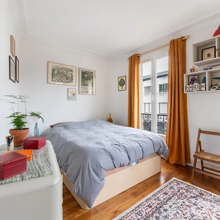 Апартаменты Vibrant Parisian-style 1bd Apartmentla *