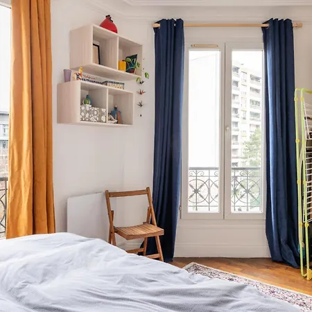 Апартаменты Vibrant Parisian-style 1bd Apartmentla